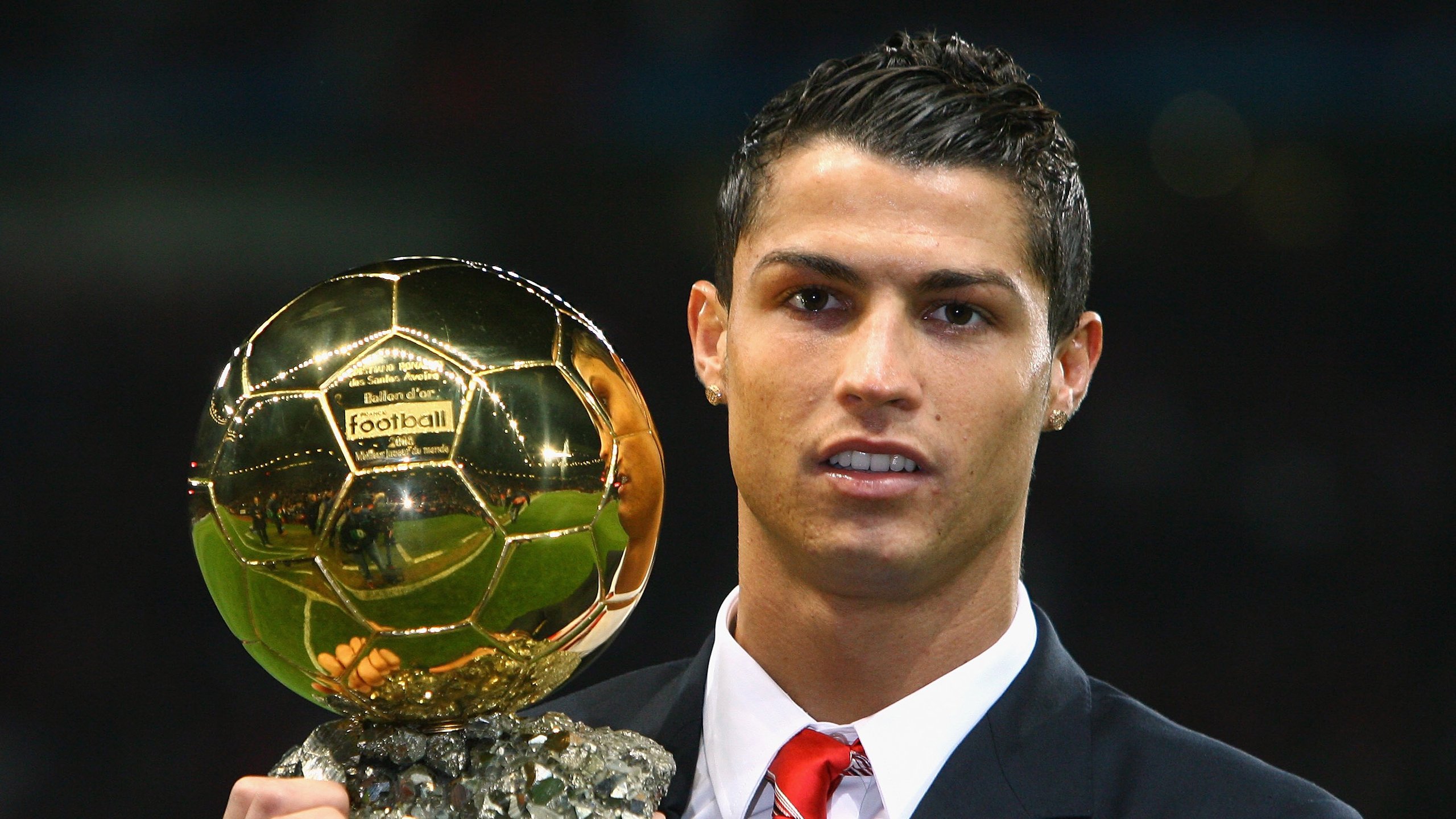 梦幻联动，伊布爆发与葡萄牙淘汰赛过关背后的时空交响